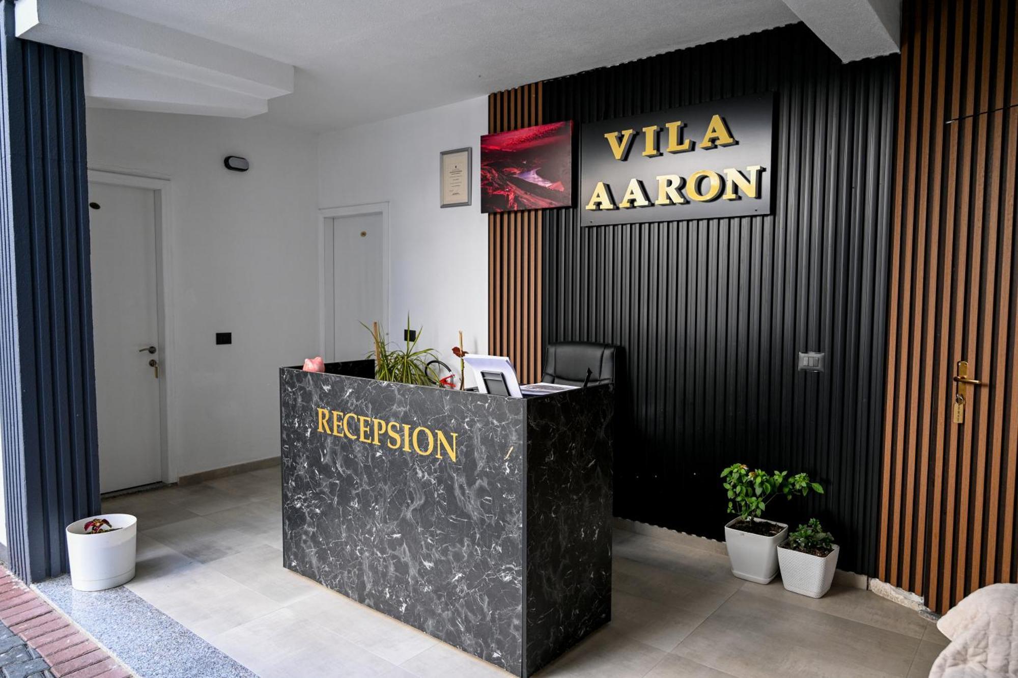 Vila Aaron Durrës Buitenkant foto