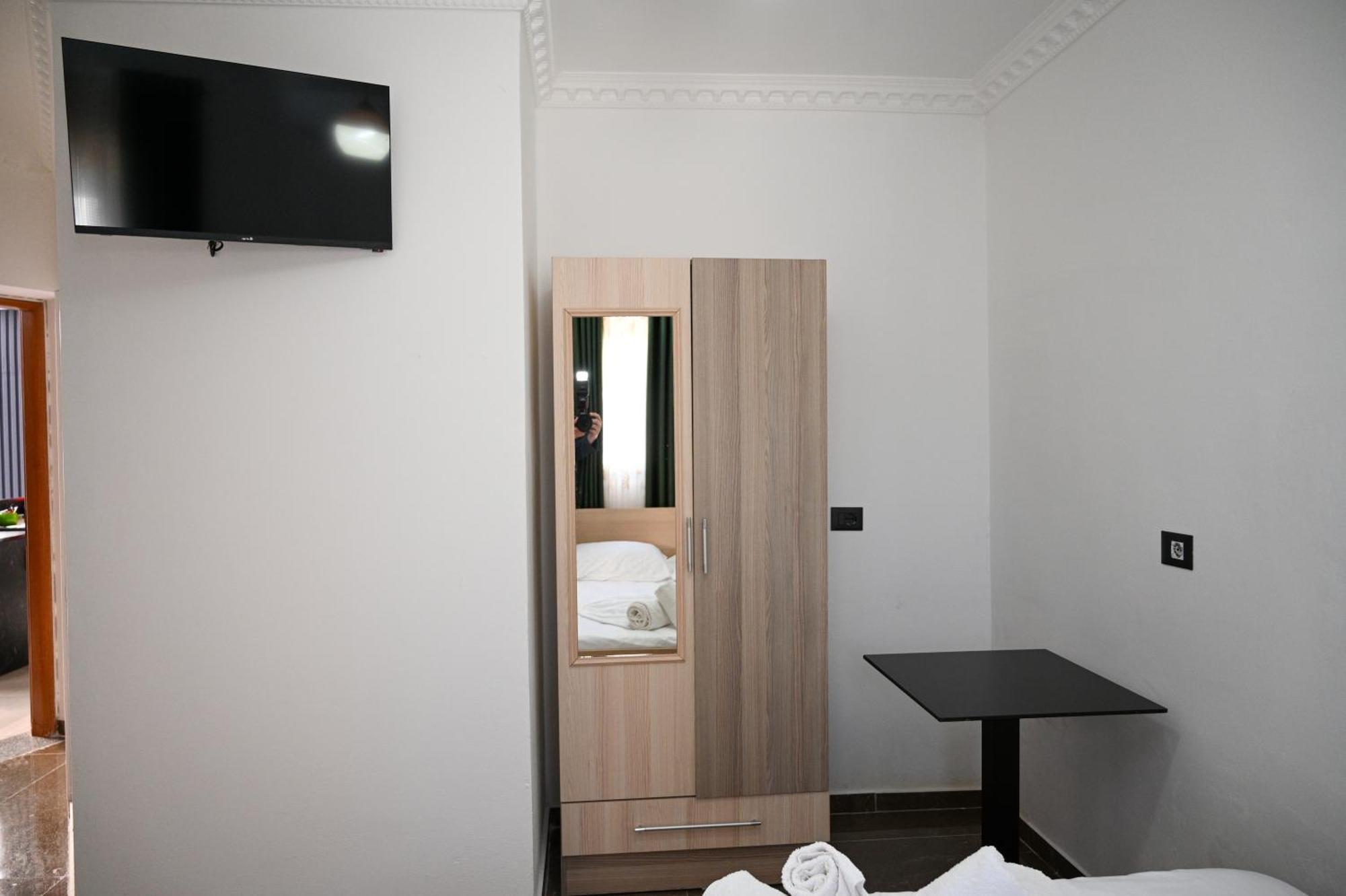 Vila Aaron Durrës Buitenkant foto