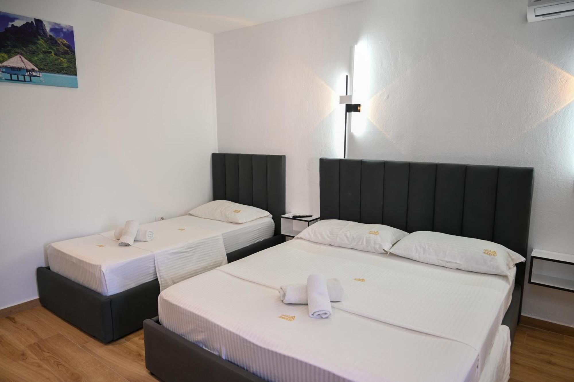 Vila Aaron Durrës Buitenkant foto