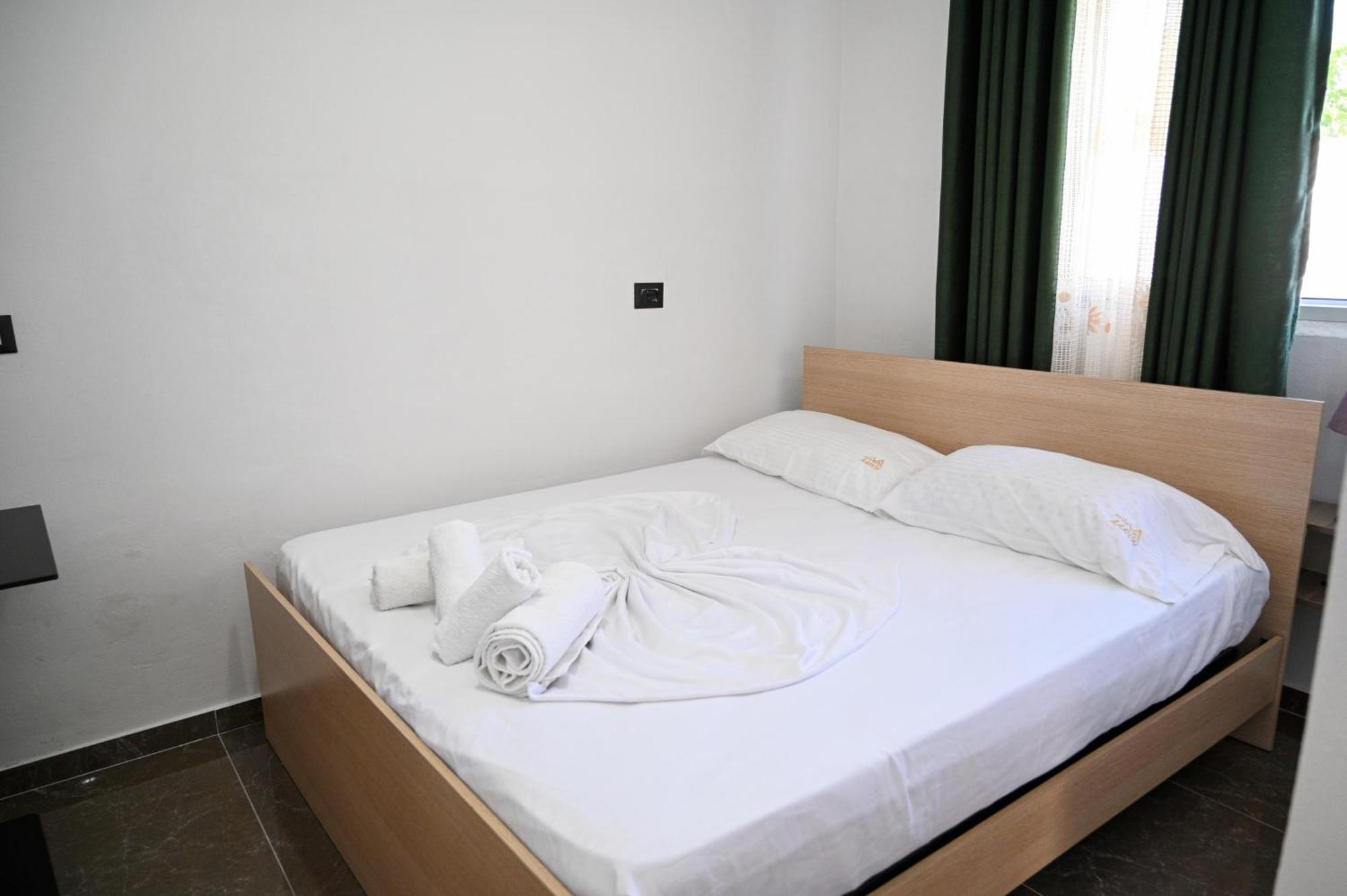Vila Aaron Durrës Buitenkant foto