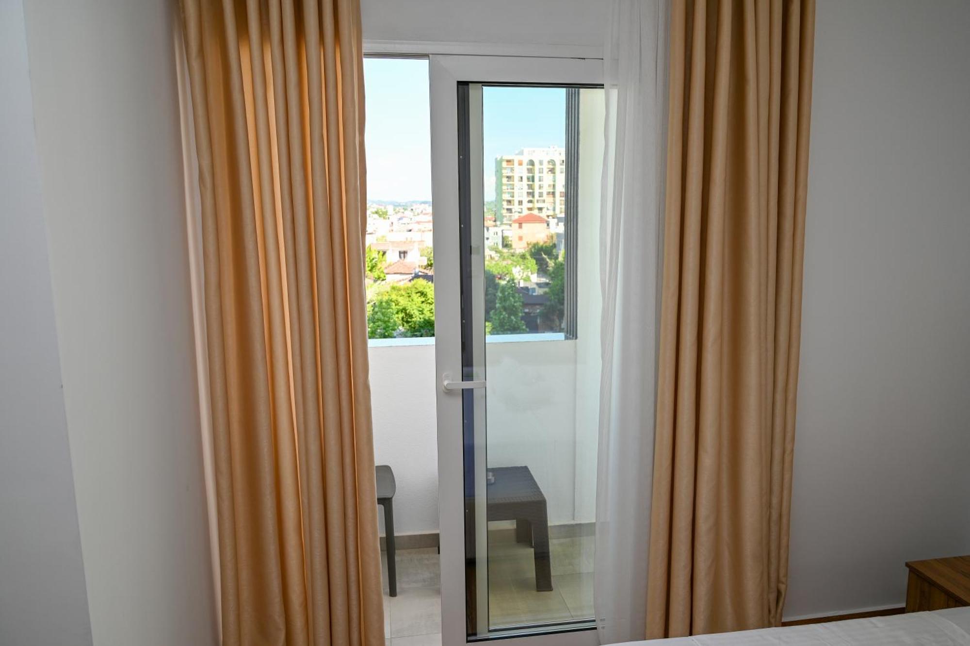 Vila Aaron Durrës Buitenkant foto